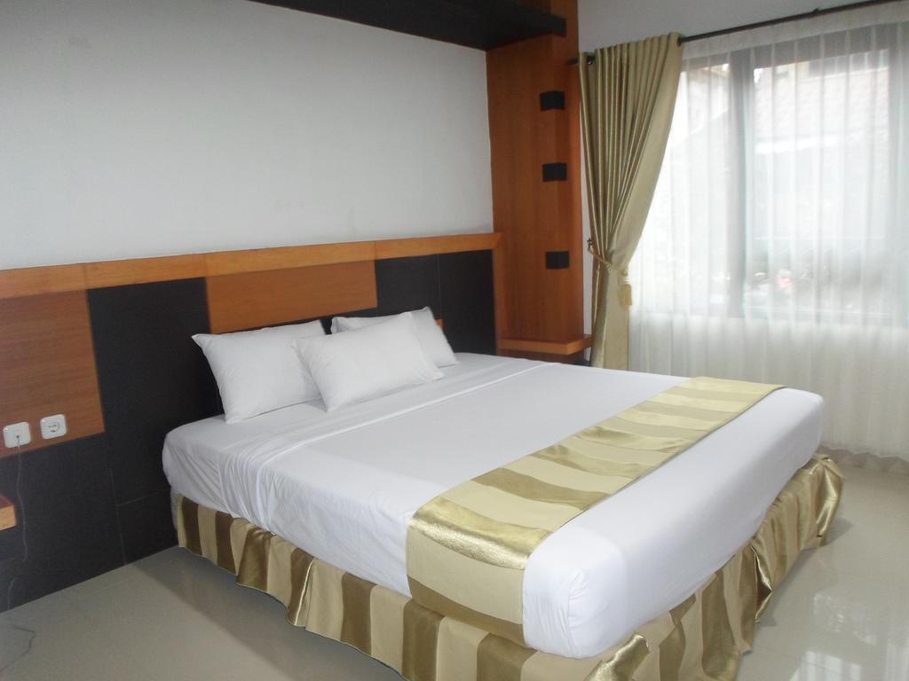 Hotel Grand Karawang Indah Room photo